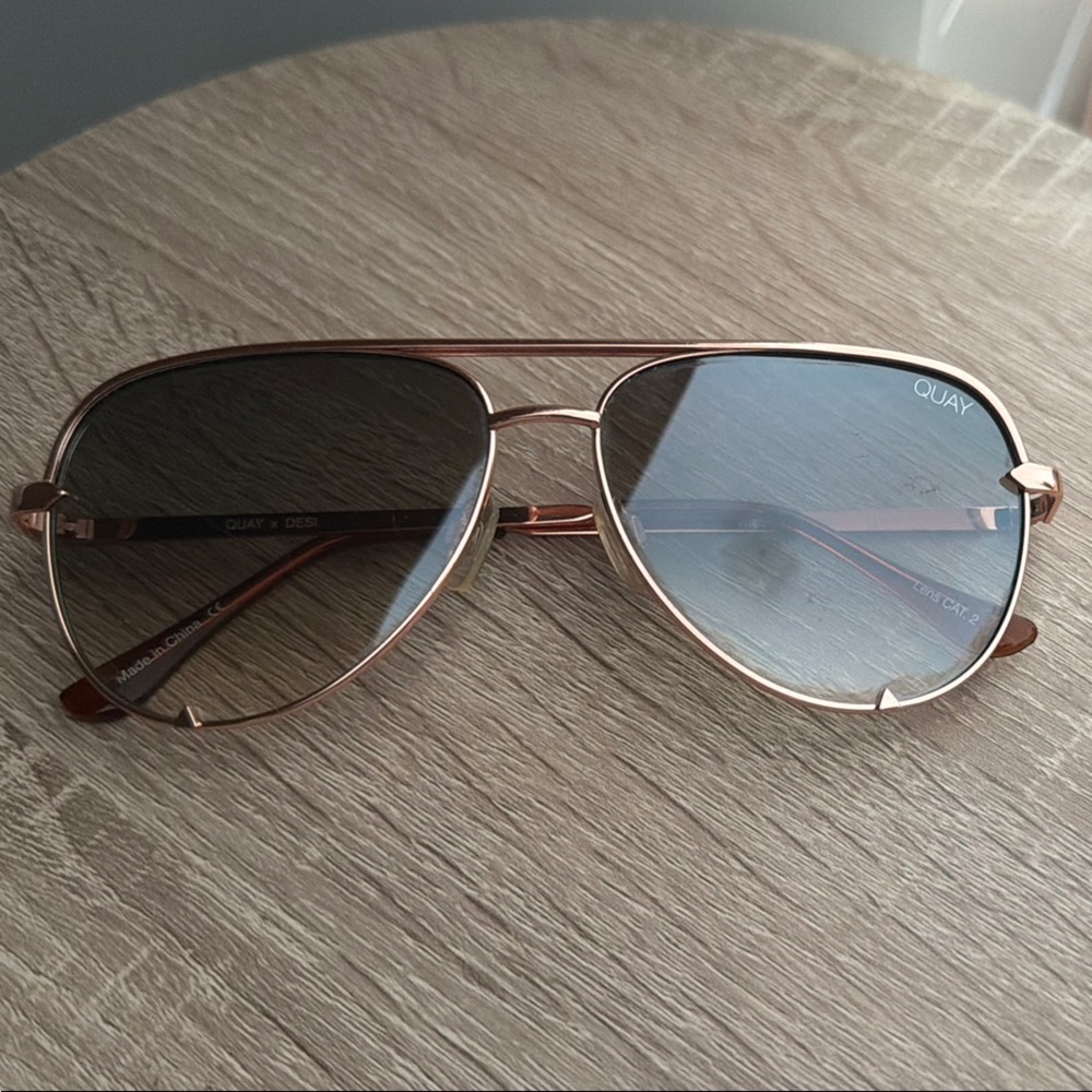 Quay Australia x Desi Perkins High Key Mini Rose Gold/Green